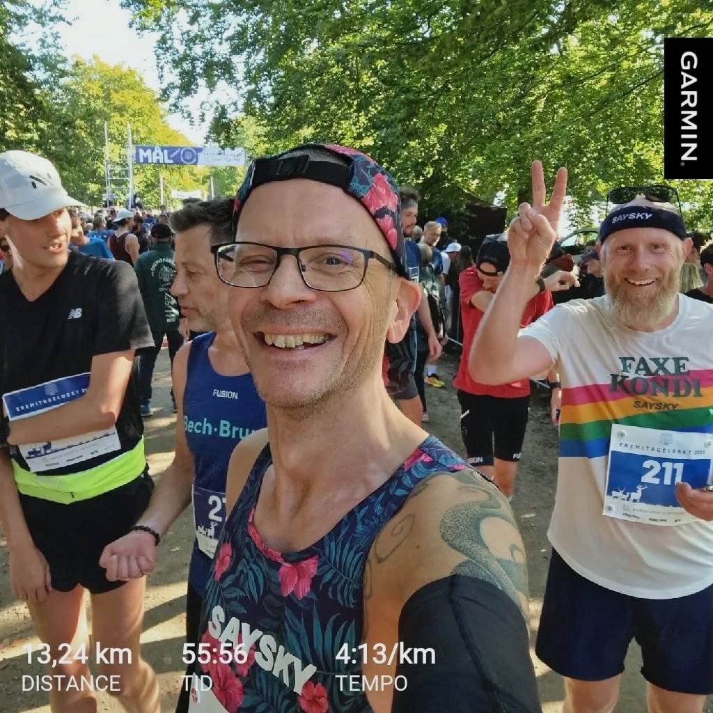 petermenschen Hold op en fantastisk tur i Dyrehaven til @eremitagelob . Vejret var helt perfekt og stemningen var i top som altid. Jeg var meget bedre løbende end ventet og snupper en solid PR i